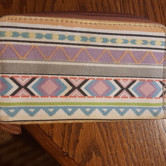 ❤Union Bay Wristlet Bundle any 2 $15 items for $25.❤ - Picture 2 of 4